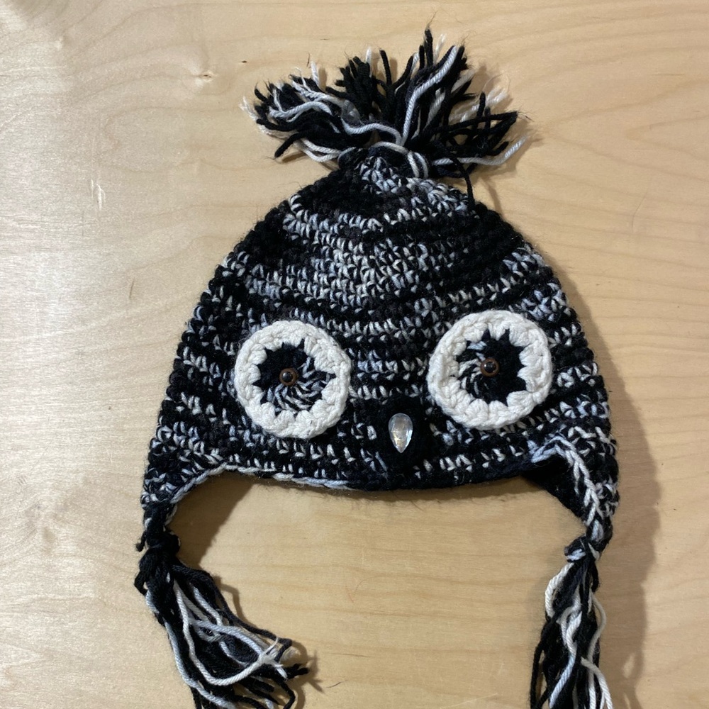 Black and White Owl Knit Hat (DH) - Picture 7 of 11